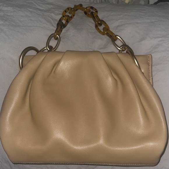 Elegant Tan Shoulder Bag with Tortoise Chain - Picture 1 of 4